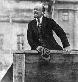 Lenin Steps into This Vacuum Tsar s abdication Lenin s arrival in Petrograd