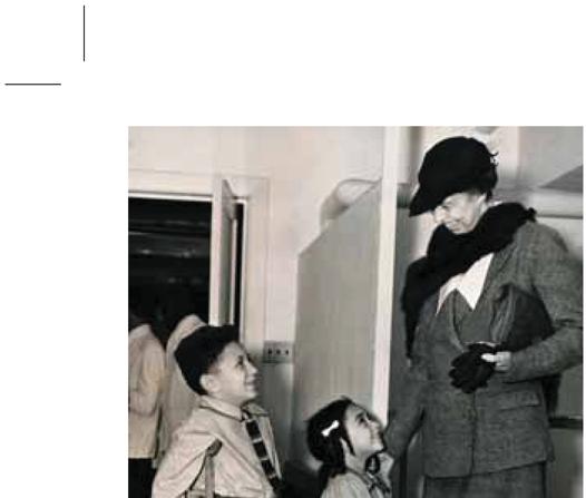 Eleanor Roosevelt visits a children s hospital in 1937.
