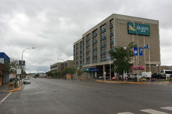 Fort St. John Median age Fort St. John 29.8 years Median age BC 40.8 years 20 to 29 year age group - 5 males for every 4 females Median income males in Fort St. John & $46,932.