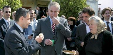 FIELD OPERATIONS SOUTH-EASTERN EUROPE OSCE Mission to Croatia Probably one of the strongest images in Croatia in 2004 was that of Prime Minister Ivo Sanader breaking the traditional bread (pogača)