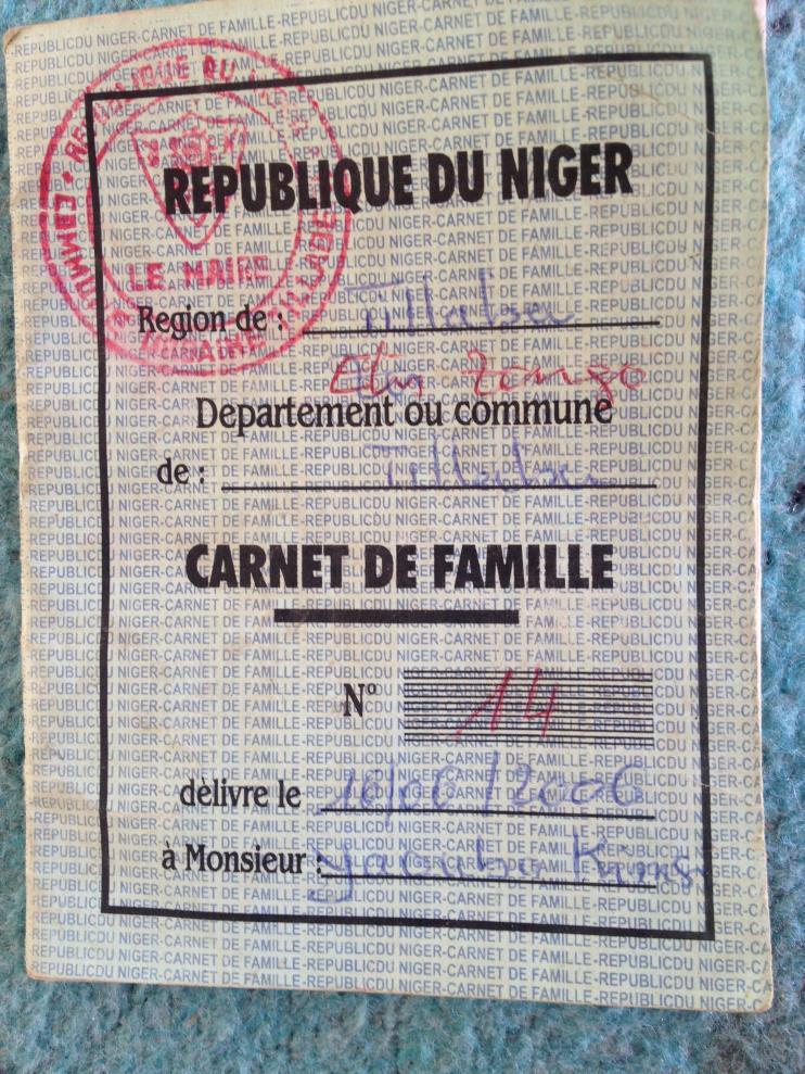 Niger: Carnet de famille Etr Zongo = étranger / foreigner: «foreignness» is a matter of