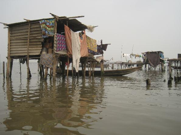 52 Amnesty International A makeshift home in Makoko, Lagos State, in February 2013. The Lagos state authorities had forcibly evicted people from their homes seven months earlier, in July 2012.
