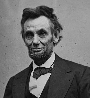 Lincoln & Douglas Main idea: The Lincoln-Douglas debates helped Lincoln emerge as a leader.