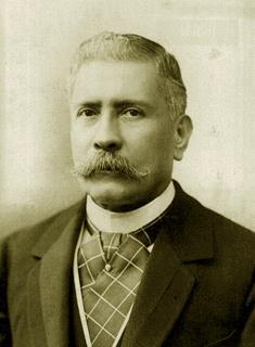 Porfirio Díaz and Order and Progress Rise of a Caudillo Porfirio Díaz caudillo who takes power in 1876 Díaz ends reforms and builds own power, suppressing opponents He trades land, political