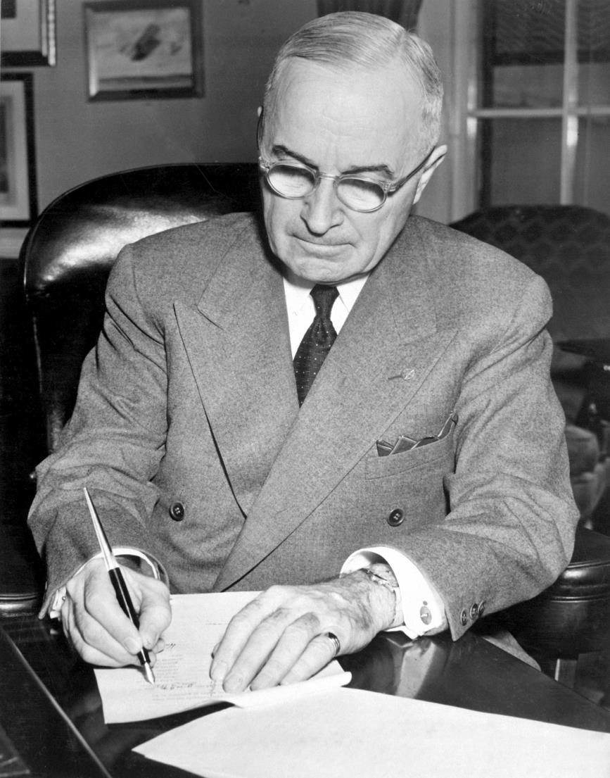 The Beginning of the Cold War New US President Harry Truman adopts a foreign policy of containment that attempts to block the spread of communism Truman