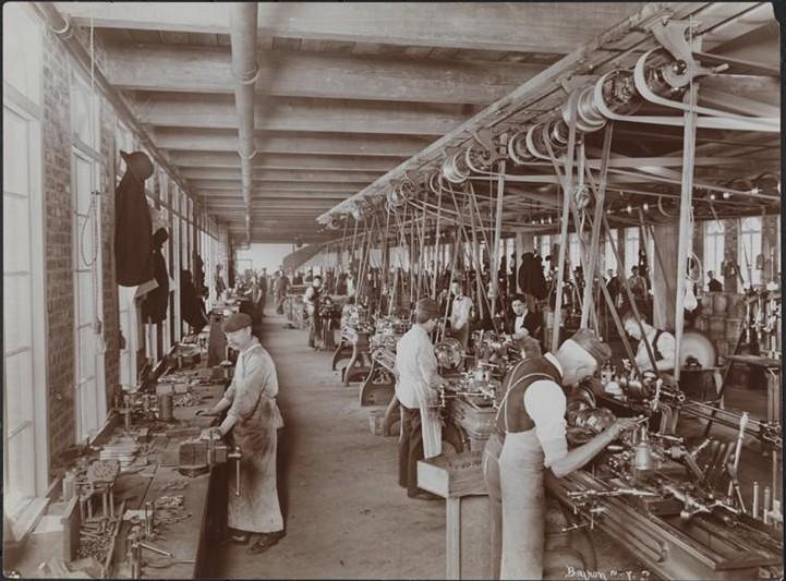 Automobile factory, Byron company, New York City, 1900 The New Economy of the West, 1850-1898.