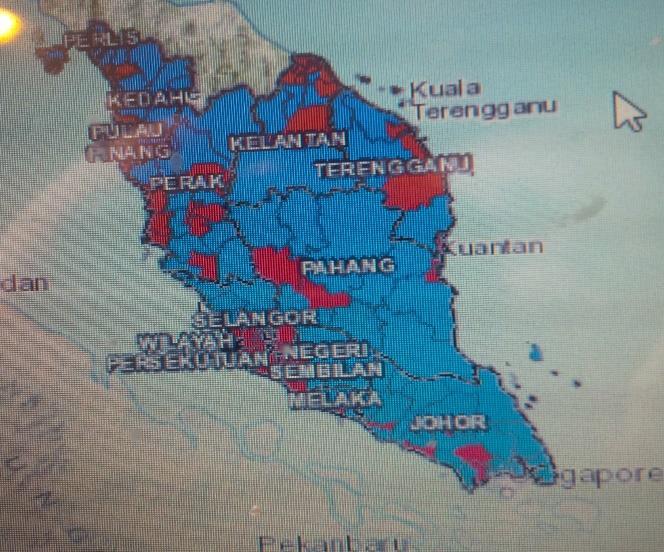 The mapped electoral results below illustrate the concentration of the opposition wins (in red) with the incumbent BN regime (in blue).