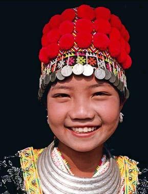 www.mmtimes.com the pulse 51 Photos record lost tribal traditions ZON PANN PWINT zonpann08@gmail.com THE Hkahku women of Kachin State no longer wear amber earrings.