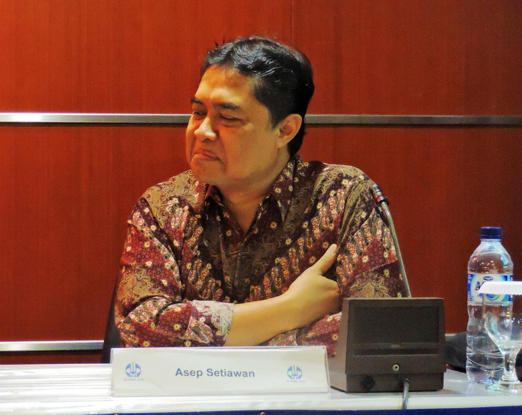 SPEAKERS PRESENTATION Mr. Asep Setiawan happened because there are gaps and differences in their political structure and economic development.