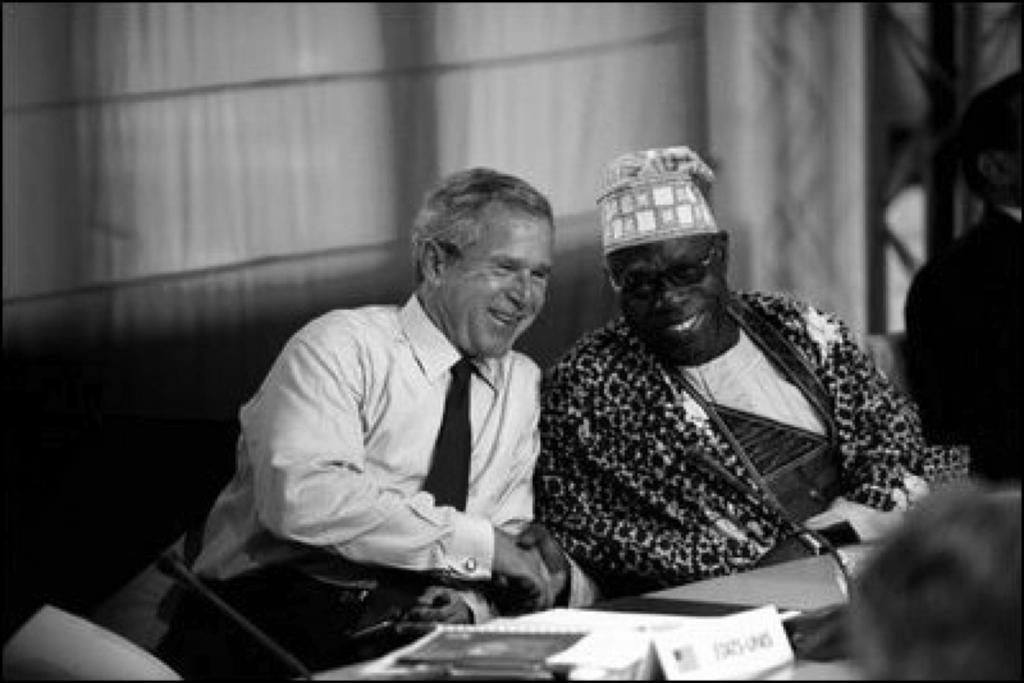 Organization of the 4th Republic: The Federal Executive Bush & Obasanjo at a 2003 summit President Powers Head of State Head of Government Commander-in-Chief of the Military Chief diplomat in foreign
