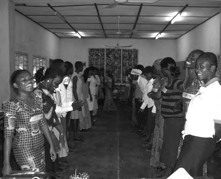 l Catch them young: the young female parliament in northern Ghana 115 Photo: Alhassan Mohammed Awal YFP members on their feet for the closure of the parliamentary session.