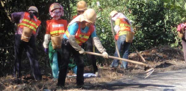 4 PREFACE In the past, rural road maintenance in Dehong Prefecture was carried out through occasional voluntary contributions from communities living along the road, complemented by provincial and