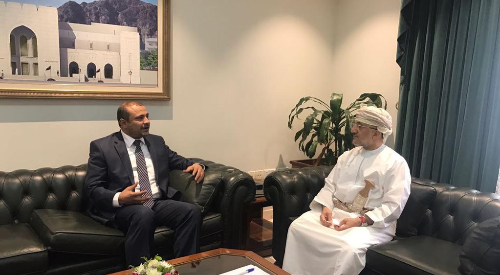 Yemen s ambassador to the Sultanate of Oman, Dr. Khalid bin Shoteif has praised the Omani authorities for foiling a bid to smuggling Yemeni antiquities at the country s border with Yemen.