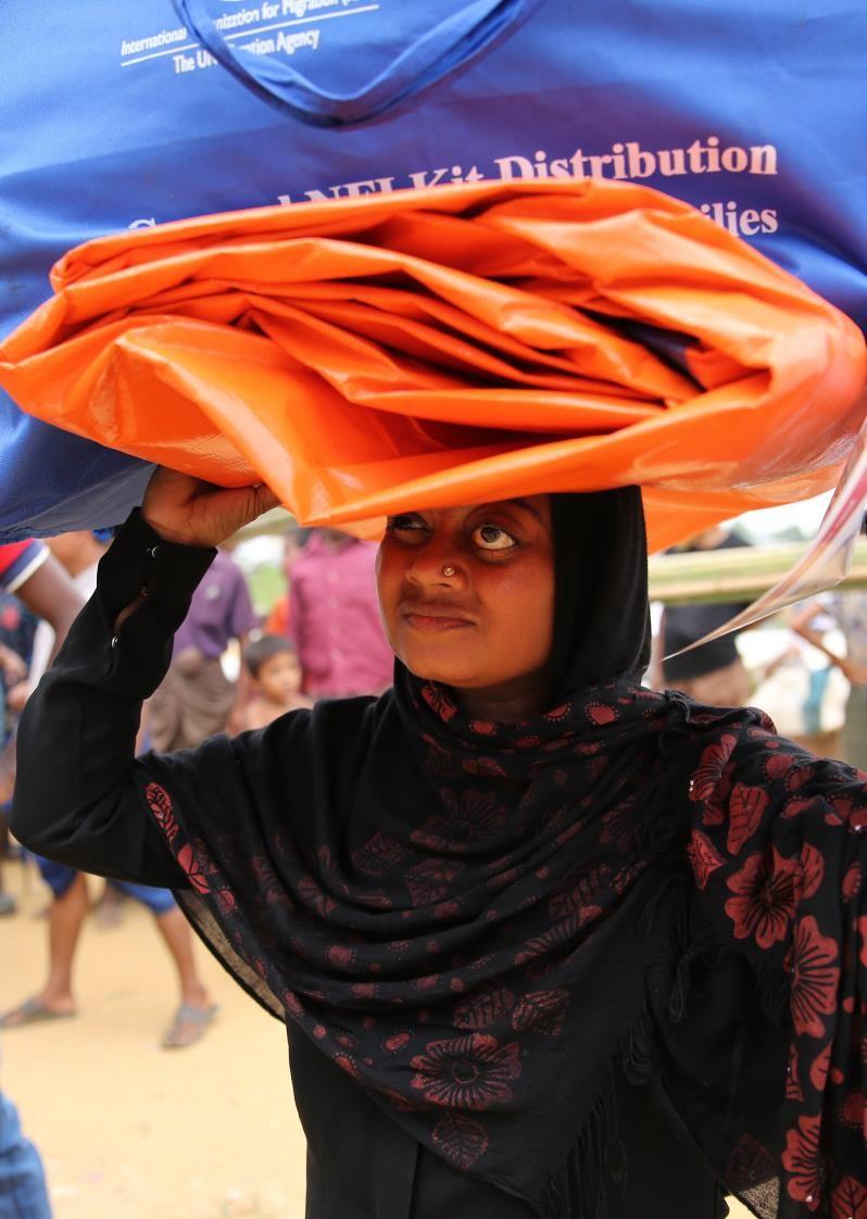 IOM APPEAL ROHINGYA HUMANITARIAN CRISIS MARCH DECEMBER 2018 13 A woman carries out a