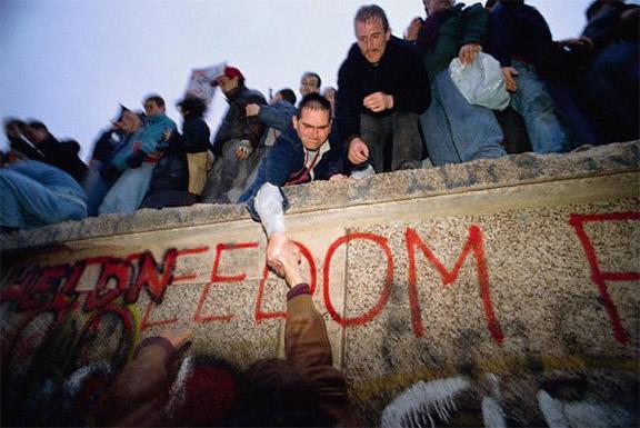 The Fall of the Berlin Wall (1989) -In 1989 East Germany collapses -The