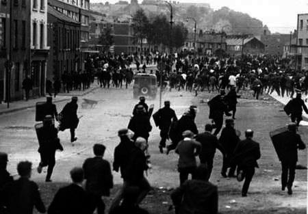 The Apprentice Boys & The Start of the Troubles 12 th August 1969 As tensions continued to rise, there was a feeling among all parties that the annual Apprentice Boys parade in 1969 would spark