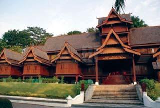 Each home in the park represents the architectural style of one of the 13 Malaysian states. The homes are furnished with various items and arts and crafts depicting the culture of each state.