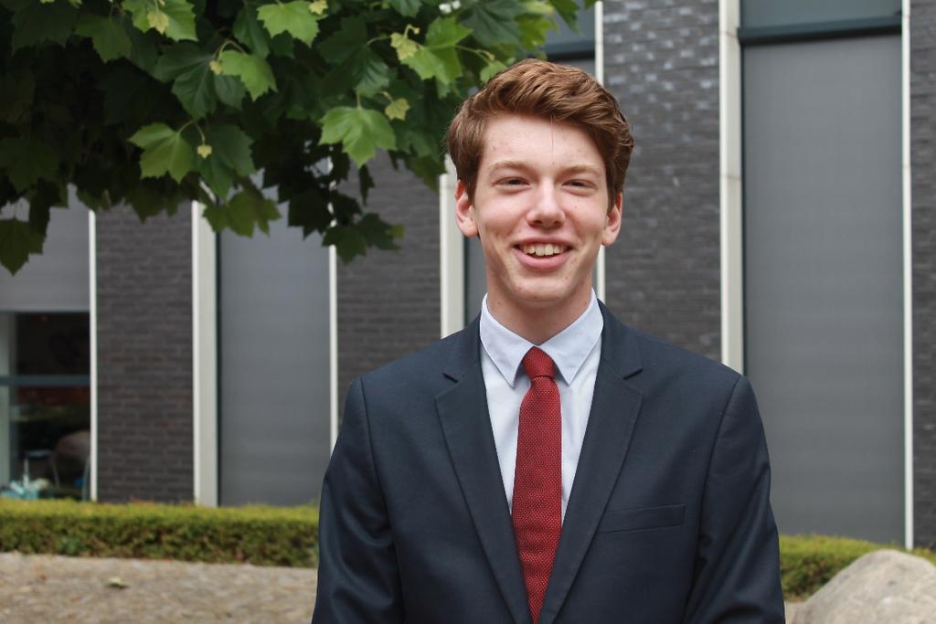 Personal Introduction Thomas Koning Hi delegates! I m Thomas and I ll be one of your presidents of the Security Council, together with my best friend and MUN partner in crime, Nando.