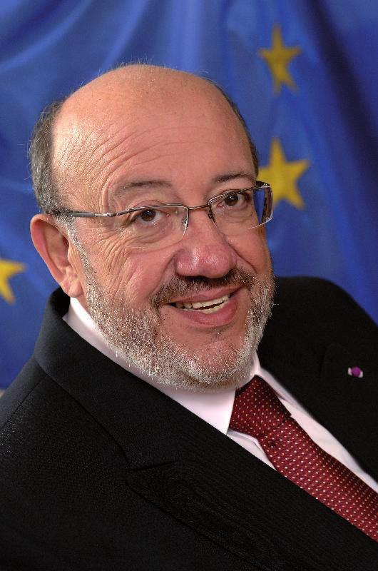 Louis Michel European Commissioner for Development and Humanitarian Aid United around a common project The effects of natural disasters and conflict translate into tens of millions of reasons why we