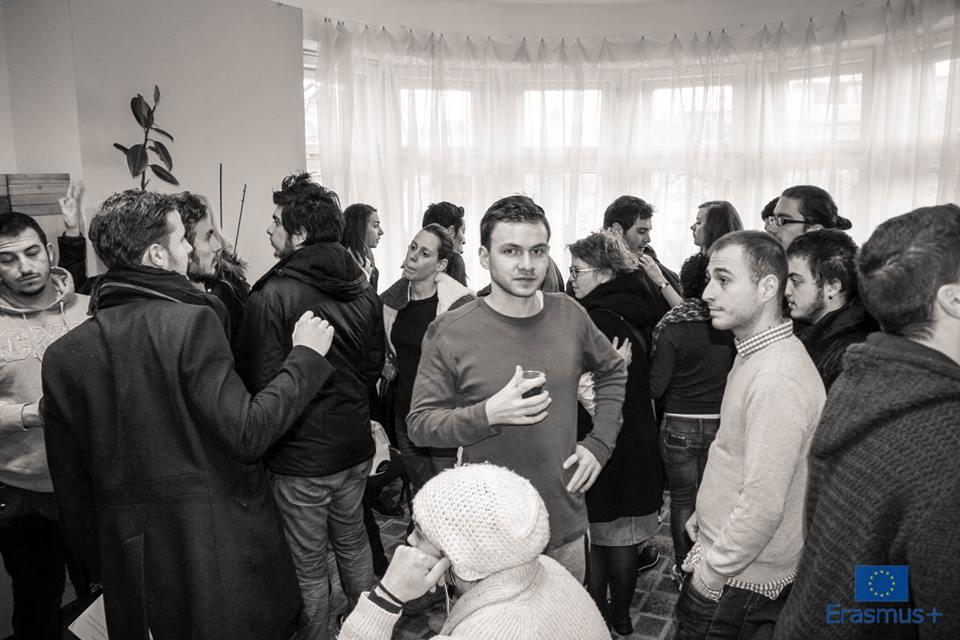 VISIT TO A REFUGEE DAY CENTER 7 In addition, the participants visited Kaunas Red Cross Refugee Day Center, where they discussed about the challenges of refugee integration that the employees of the
