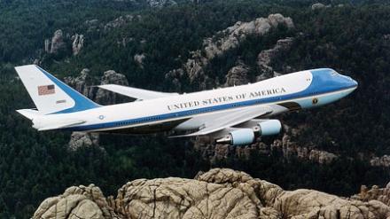 BENEFITS OF BEING THE PRESIDENT Air Force One (custom