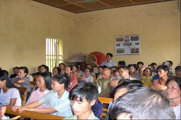 Meeting with affected families and local authorities in Ha Thuong commune Consultation with vulnerable groups (with local authorities and unions) Several rounds of consultation were conducted with