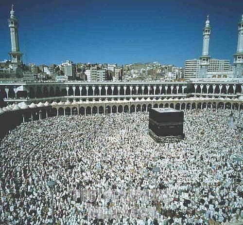 MIDDLE EAST: ISLAMIC AND CONTEMPORARY HI 266 The Kabaa in Mecca, Saudi Arabia Studies geography and peoples of the Middle East today.