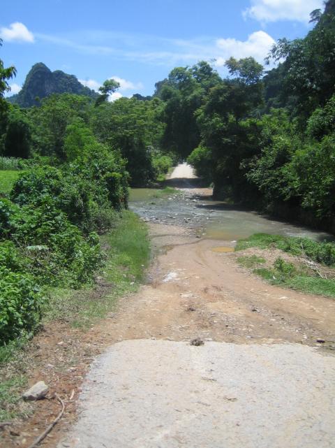 Five villages in Phuong Giao form Cluster A and lie between 20 and 30 kilometers from the district town. Cluster B comprises 4 villages in Trang Xa and is located about 15-20 kilometers from Dinh Ca.