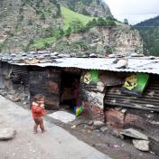 Accommodation Water availability Clothing and food Case Studies from Kinnaur Migrant worker camp in Kirankhad, 44 kms away from Recong Peo.