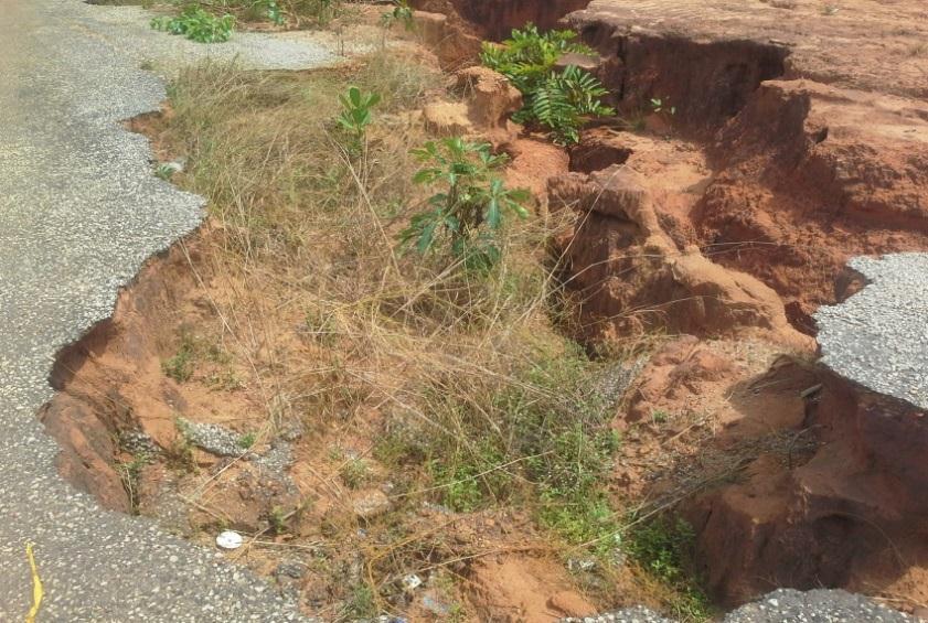 Pic 1: Image of Amuda Achara Gully Site This problem is further amplified by climate change, which is typified in this area by increasing rainfall intensity.