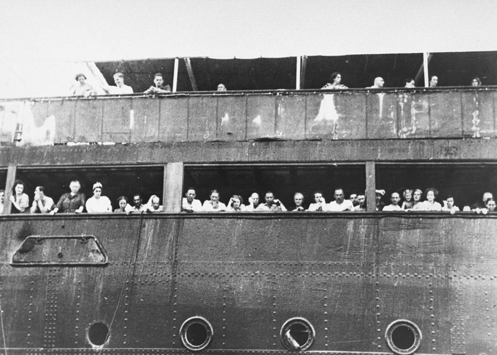 CONFRONTING THE HOLOCAUST: AMERICAN RESPONSES The Plight of Refugees In the face of a European refugee crisis caused by increasing anti-jewish violence, the United States experienced a public