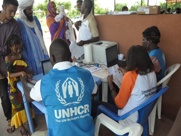 Humanitarian response and needs in neighboring hosting countries Some 169,291 Malian refugees are hosted in neighboring countries in Algeria, Burkina Faso, Mauritania and Niger.
