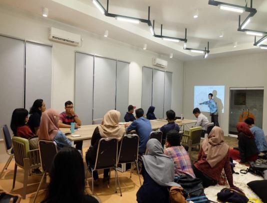 As a voluntary movement caring about climate change, YfCC Yogyakarta employs two main pathways in conducting an educational campaign: offline and online.