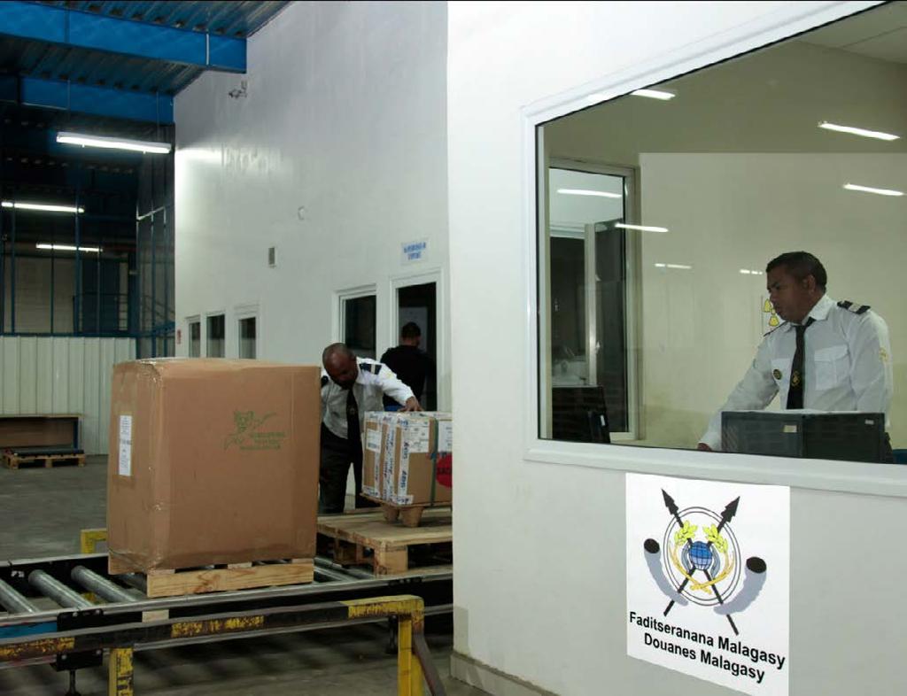 MADAGASCAR Contrôle de routine Contrôle de routine au scanner des marchandises au bureau des douanes de Mamory