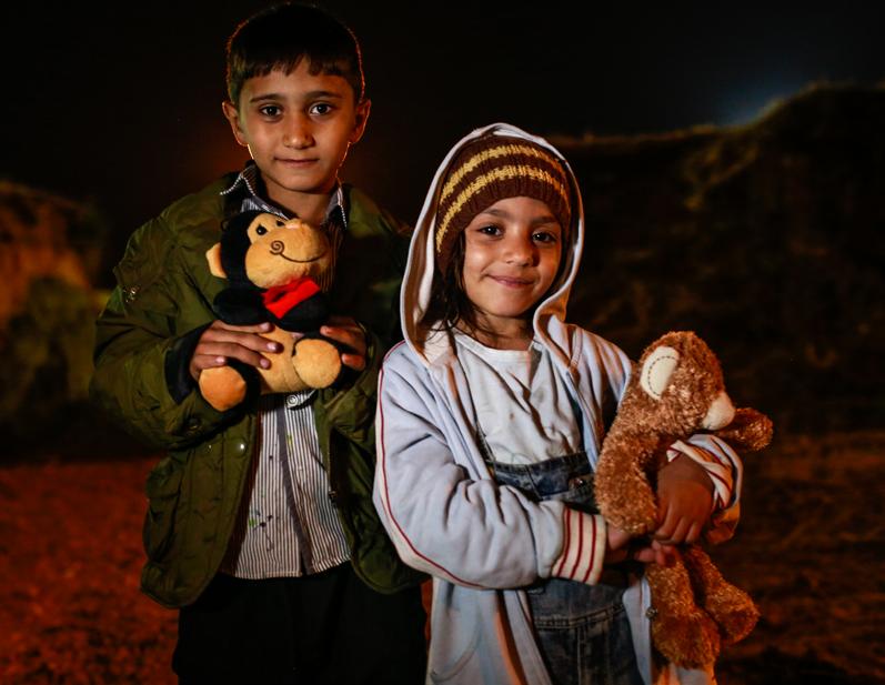 Unicef/Nybo STAYING SAFE AND WARM: CROATIA PHOTO SHEET 8 Mahmood (7) and his sister Zahra (5) receive cuddly toys at a transit centre, where they can rest and receive important