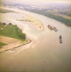 flooding), ecology and transport on the river Maas q 2D simulations using WAQUA that