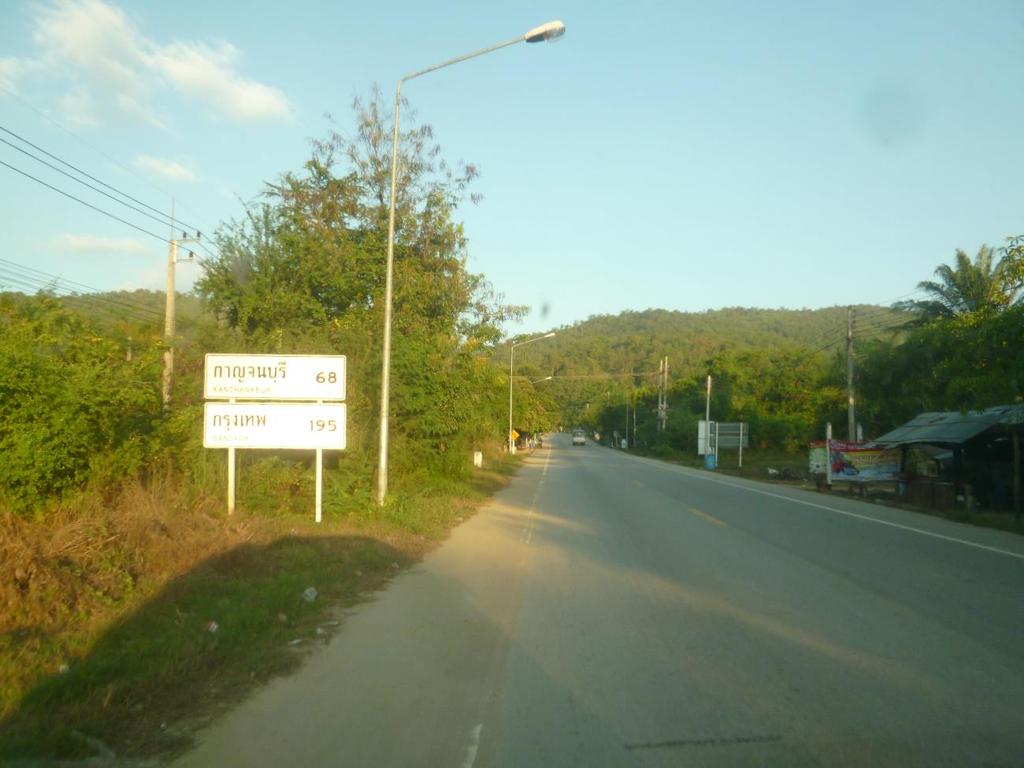 Picture 4: Road connecting Phu Nam Ron and Kanchanaburi (photo taken by the author on December 23, 2016).