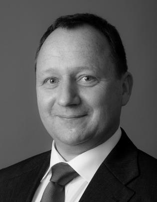 Holm Schwarze, DE/DK, European patent attorney. Holds a PhD in physics from the University of Copenhagen and has worked in private practice for 17 years.