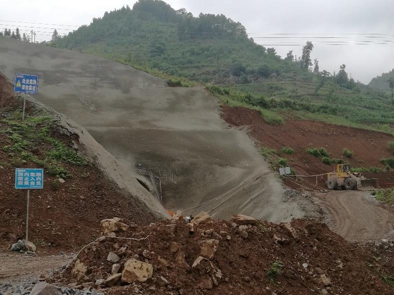 5 Monitoring on Land Acquisition and resettlement (LAR) 5.1 General Project Progress and civil works 43. No land acquisition and civil works in Nayong County is launched.