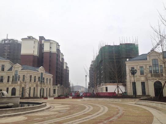 Averagely, the demolished area is 200 m2 for each household, so the transition subsidy is 1,600 yuan per month.