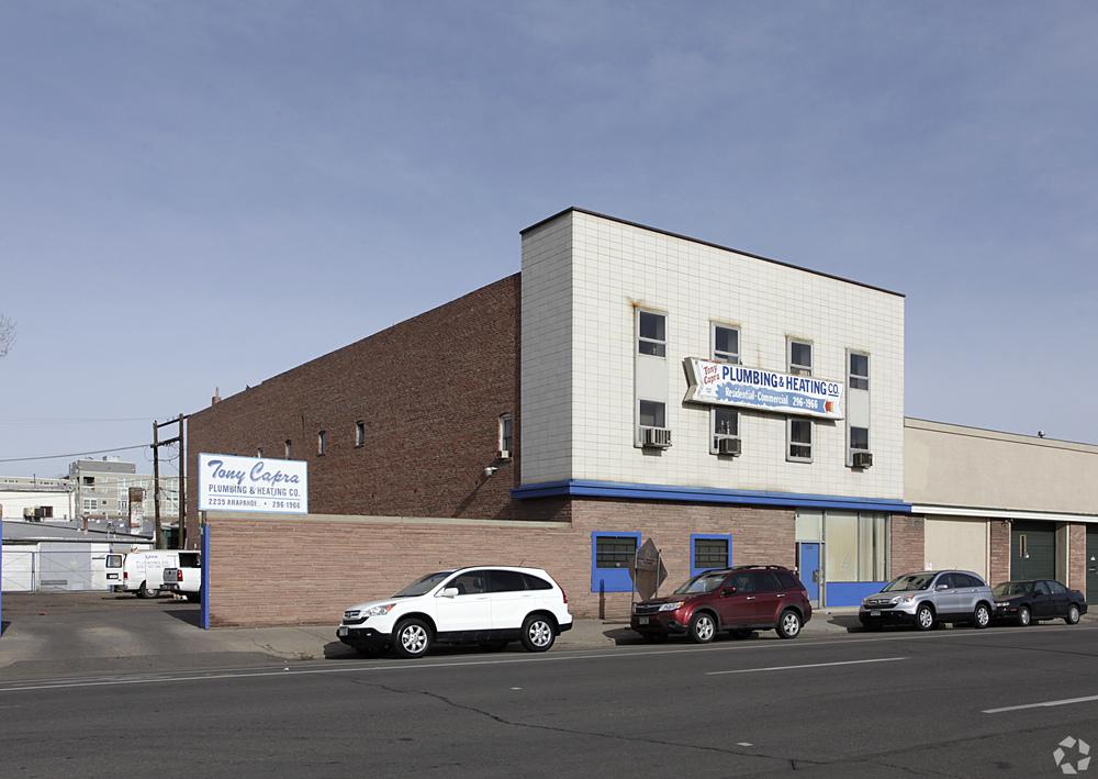 SALE/REDEVELOPMENT OPPORTUNITY INDUSTRIAL 2235 ARAPAHOE ST OFFERING SUMMARY Sale Price: $2,800,000 Price Per SF: $253 (Building) $233 (Land) Building Size: 11,056 SF Plus Basement Land Size: 11,993