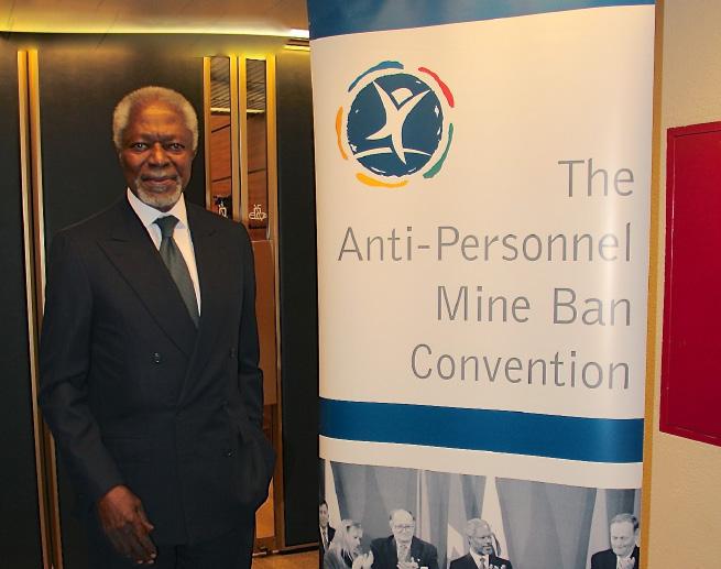 Above, Kofi Annan smiles after seeing a picture of the 1997 signing of the Convention in which he also participated.