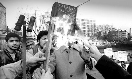 The British newspaper coverage in the first weeks after the Bradford protests and the Ayatollah s fatwa Illustration 3: Burning of the Satanic Verses in Bradford, 14-1-1989 Salman Rushdie s Satanic