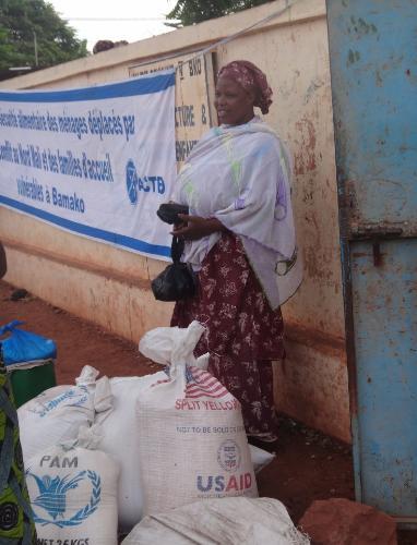 WFP provides general food distributions to refugees, in close collaboration with Red Cross Burkina Faso, and support to children with moderate acute malnutrition.