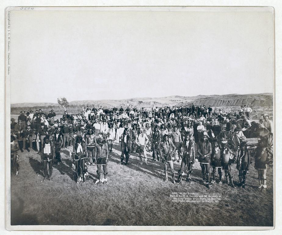 A group portrait of a Sioux group by the Cheyenne River.