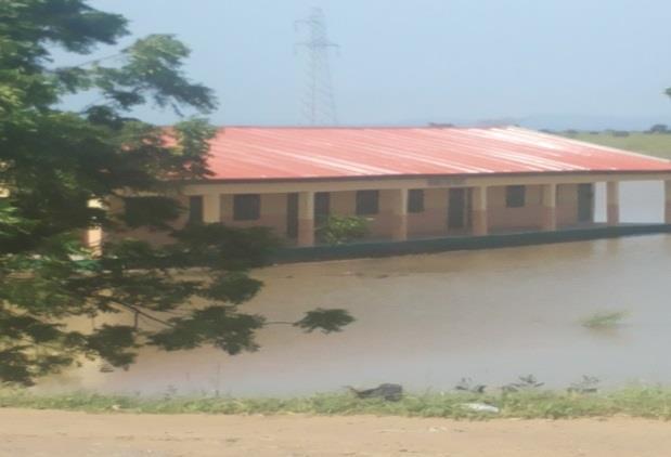 Relocating Communities on Floodplains Over 2 million Nigerians reside in flood plains As part of implementing long term solution to flood disasters in Nigeria, the Government of Nigeria is promoting