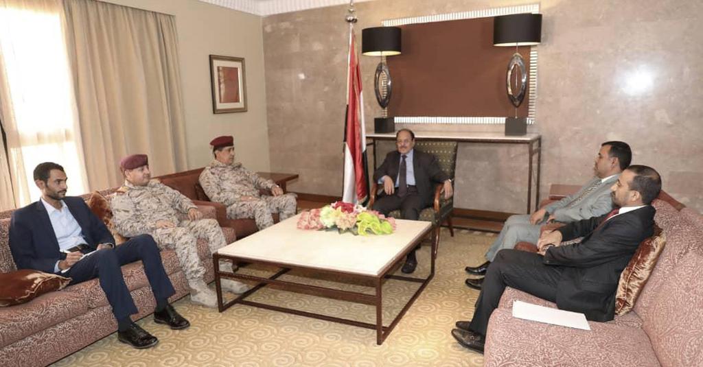 President Hadi follows combat operations in Hodeidah President Abd-Rabbu Mansour Hadi Commander-in-Chief applauded heroic battles have been fought by national military alongside the Yemeni people,