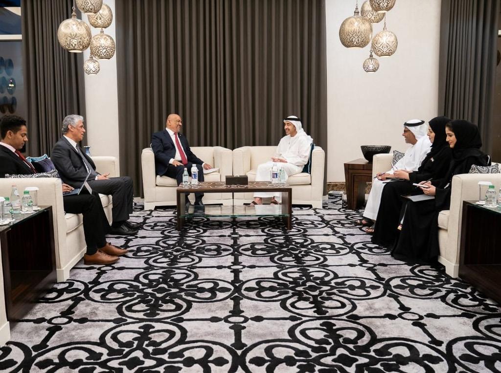 The two parties also discussed efforts exerted by the UN envoy to Yemen for reaching political solution ensuring handover of weapons by Houthis and withdrawal from cities and state s institutions.