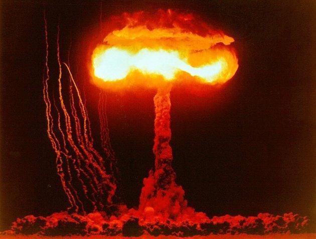 1945 - USA Drops Atomic Bomb on