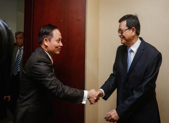 Prak Sokhonn (R) and Japanese Ambassador of Cambodia H.E.